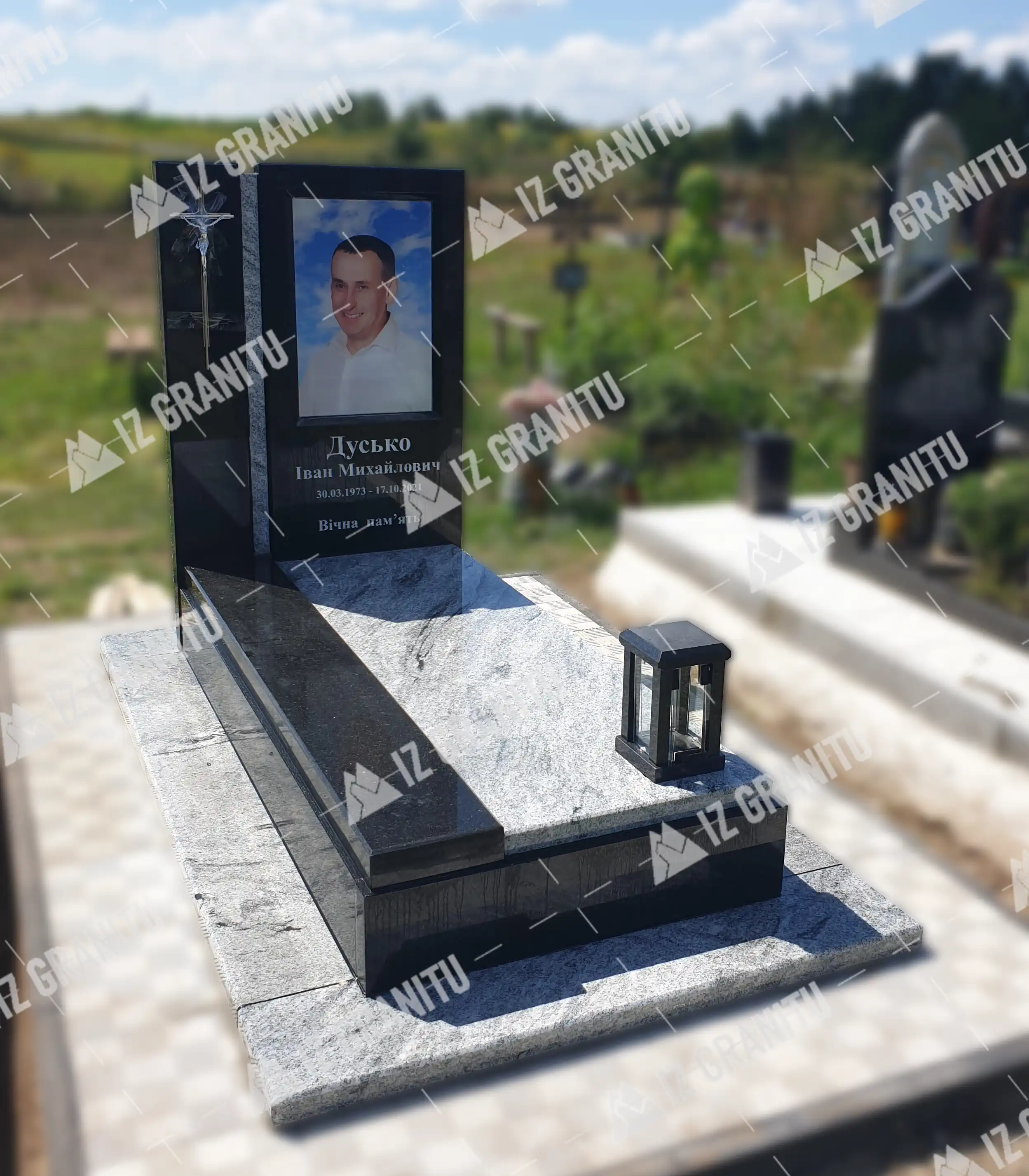 Одинарний пам'ятник 36